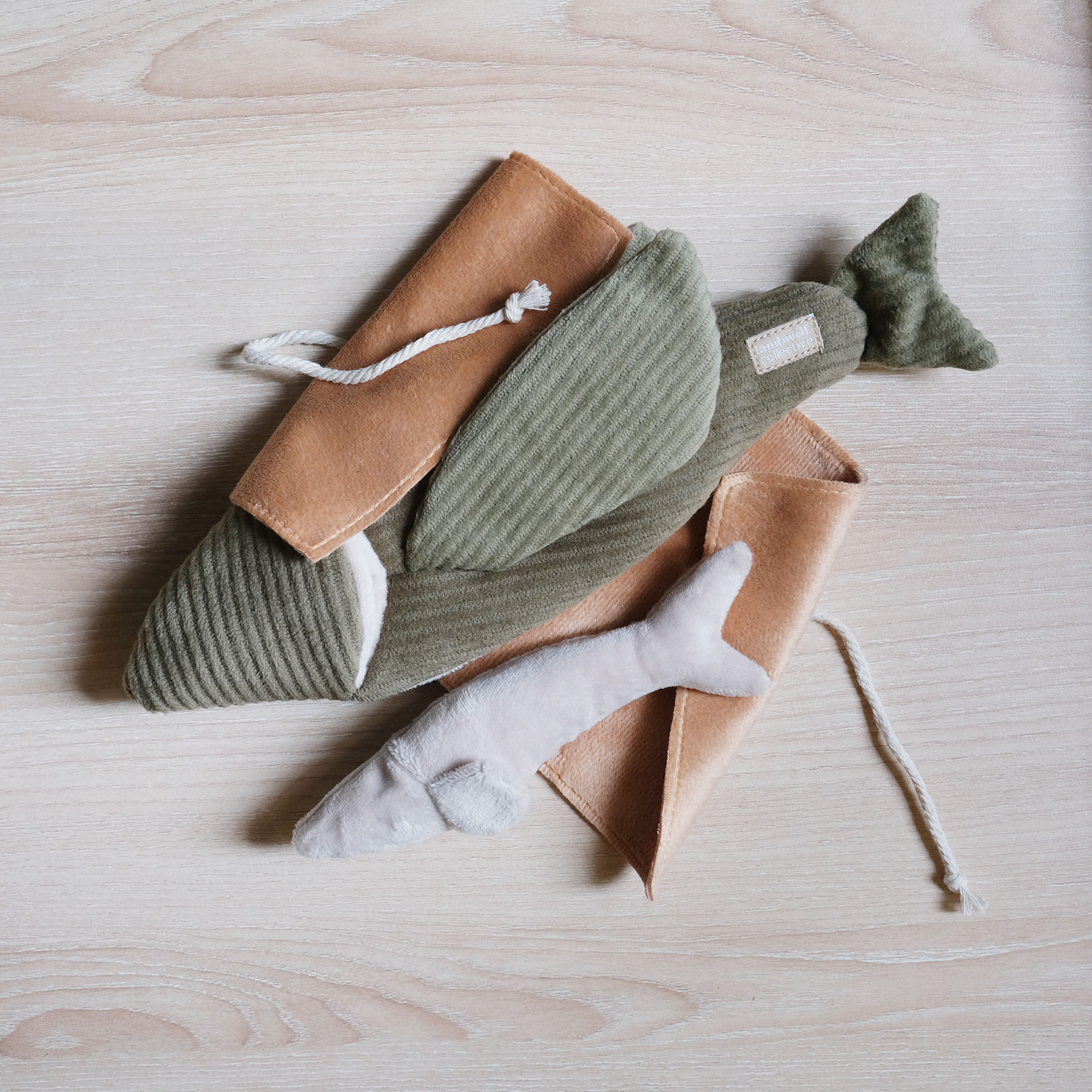 Lambwolf Collective - FLYING FISH//ENRICHMENT DOG TOY