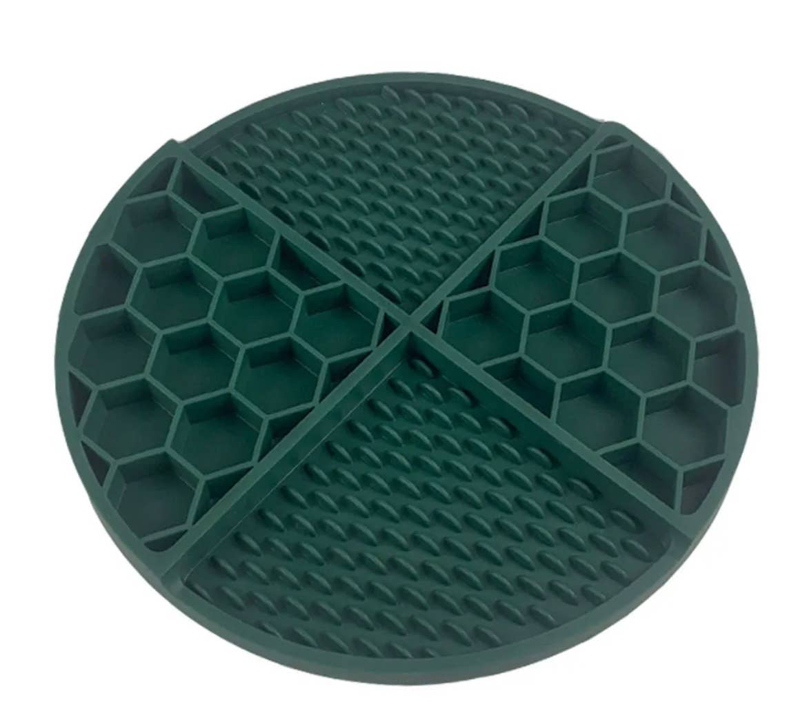 pups and poochez - Dark Green Circle Lick Mat, Slow Feeder, Anxiety Reduction