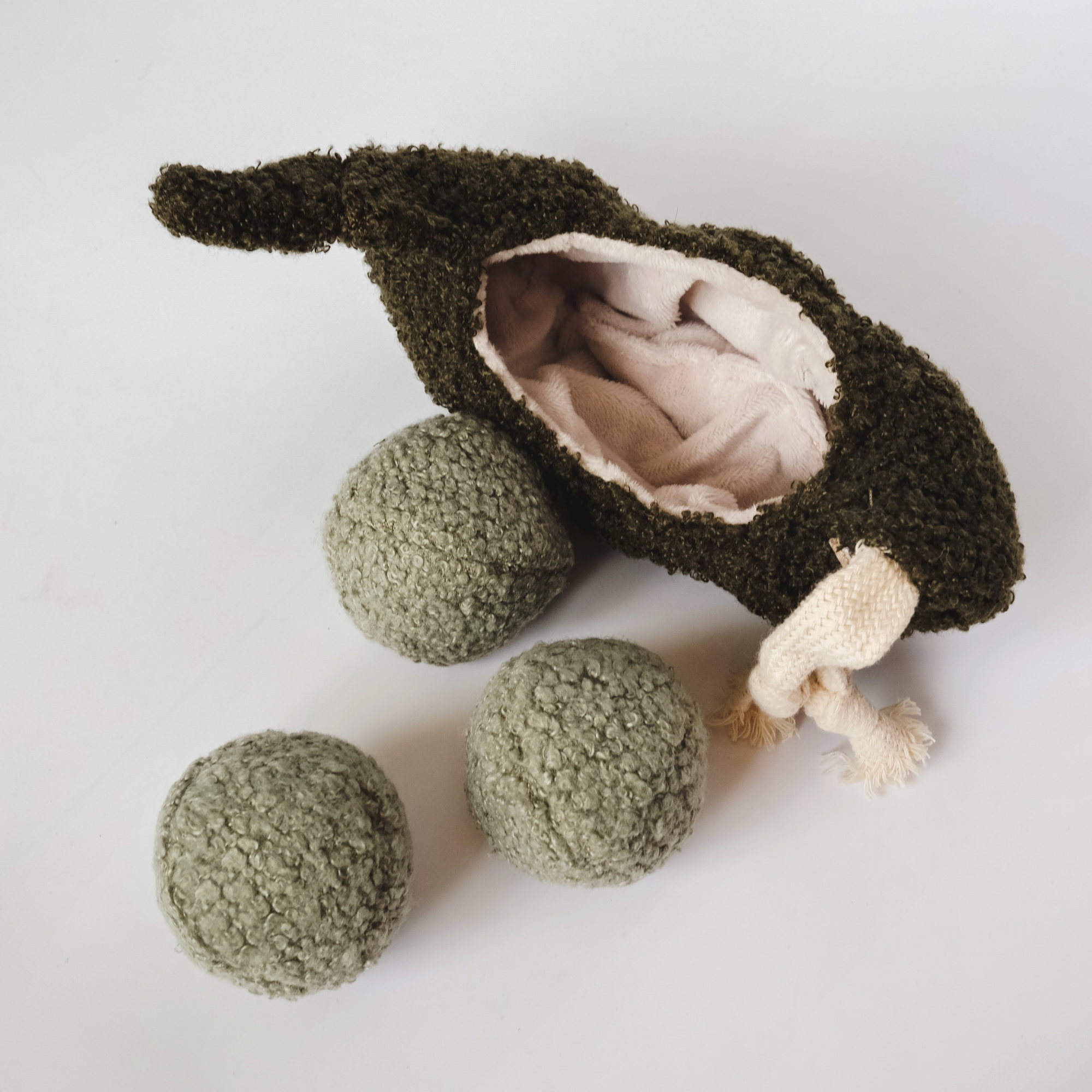 Lambwolf Collective - PEA POP // ENRICHMENT TOY // SNUFFLE TOY